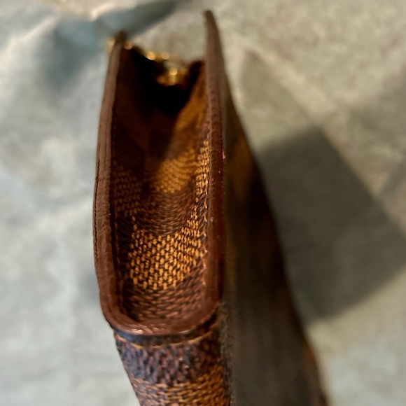 Louis Vuitton Damier Ebene wristlet Pouch - Picture 10 of 16